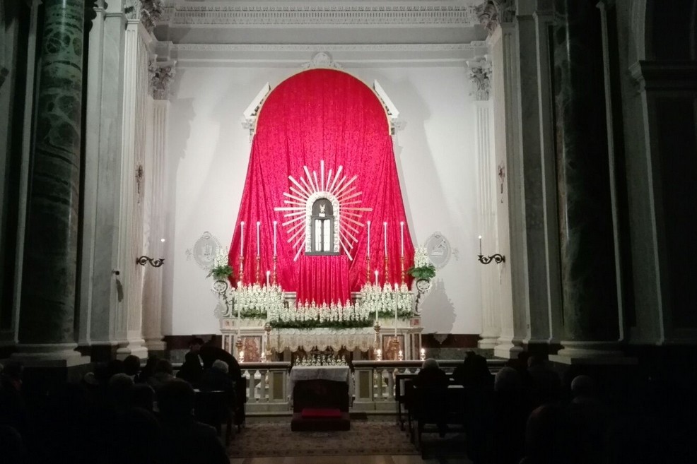 Un altare della Reposizione