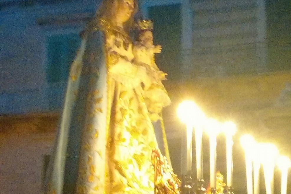 La Madonna delle Grazie in processione. <span>Foto Giuseppe Serrone</span>