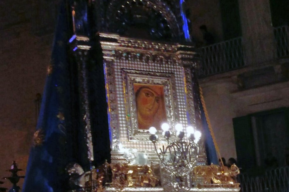 L'icona della Madonna di Corsignano in piazza Costantinopoli. <span>Foto Gabriella Serrone</span>