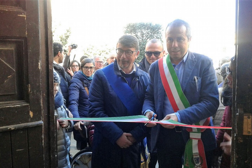 Il taglio del nastro