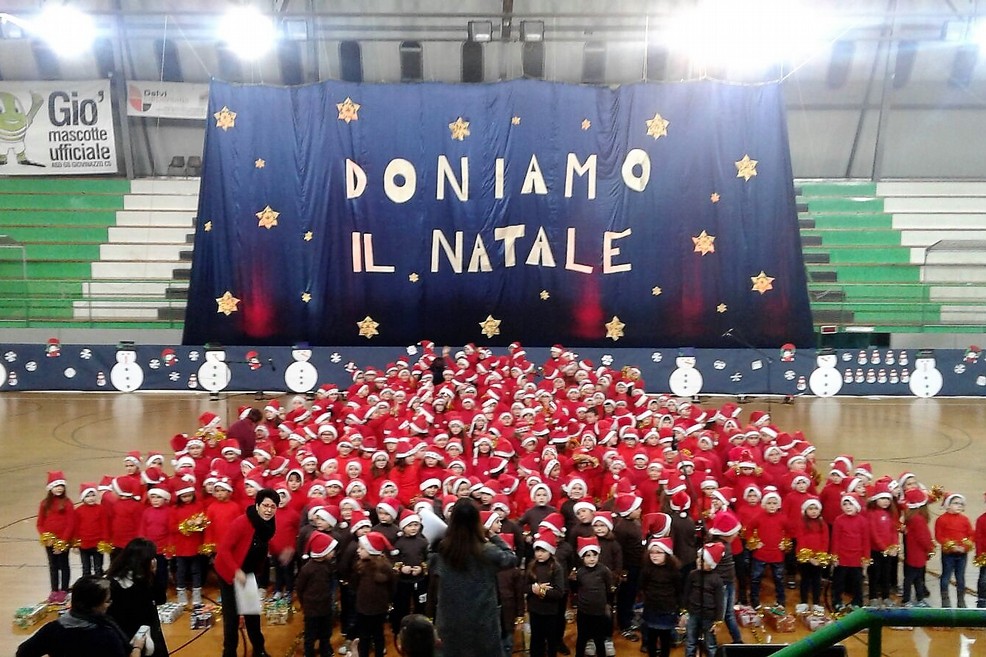 L'Albero di Natale disegnato dai bimbi. <span>Foto Carmela Rossiello</span>