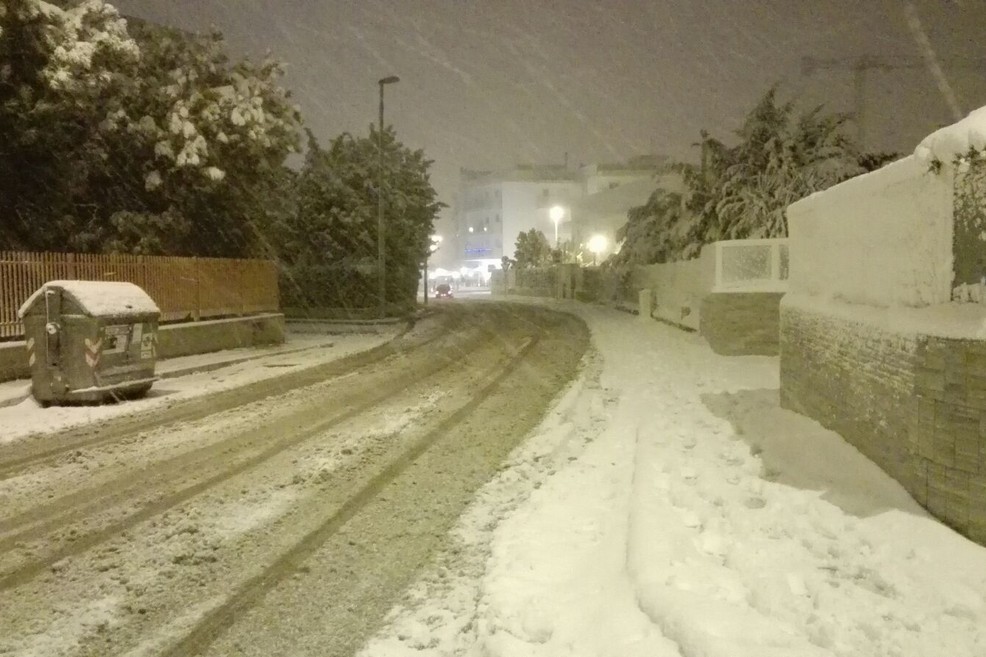 Una delle strade d'accesso al palazzetto