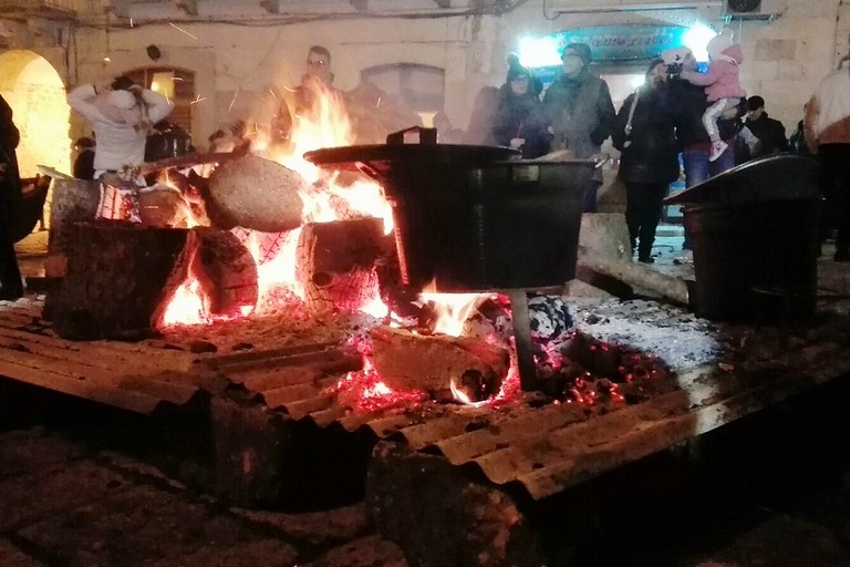 Stasera i Fuochi di Sant'Antonio Abate. <span>Foto Giuseppe Dalbis</span>