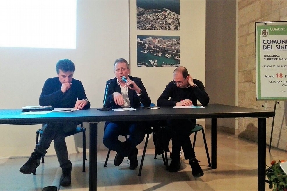Il tavolo del confronto. <span>Foto Giuseppe Dalbis</span>