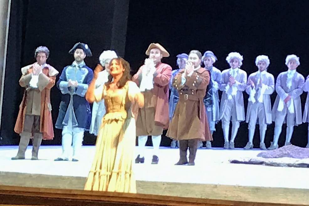 Maria Pia Piscitelli sul palco del Petruzzelli. <span>Foto Nicola Lamanna</span>
