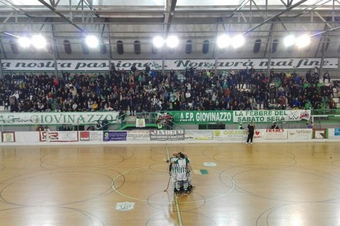 L'AFP festeggia a centrocampo. <span>Foto Giuseppe Dalbis</span>