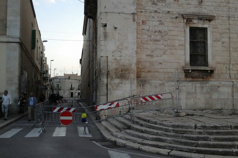 Transennato l'accesso a via Marconi