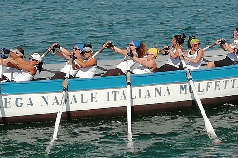 Le vogatrici ieri a Molfetta