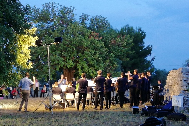 Musica e poesia al Dolmen. <span>Foto Nicola De Matteo</span>