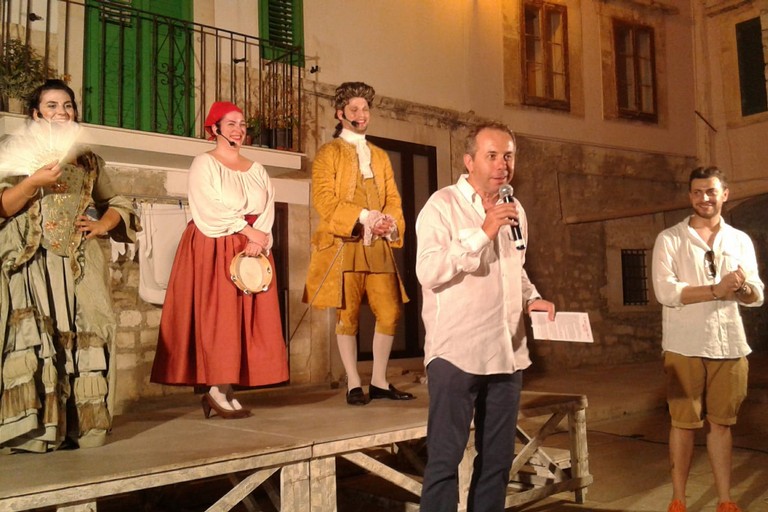 Goldoni in piazza Meschino. <span>Foto Gabriella Serrone</span>