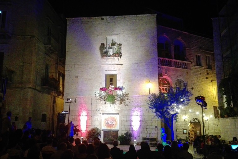 Poesie al balcone. <span>Foto Giuseppe Dalbis</span>