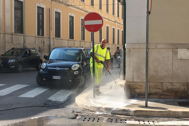 Pulizia tra via Vittorio Veneto, via Daconto e piazza Garibaldi