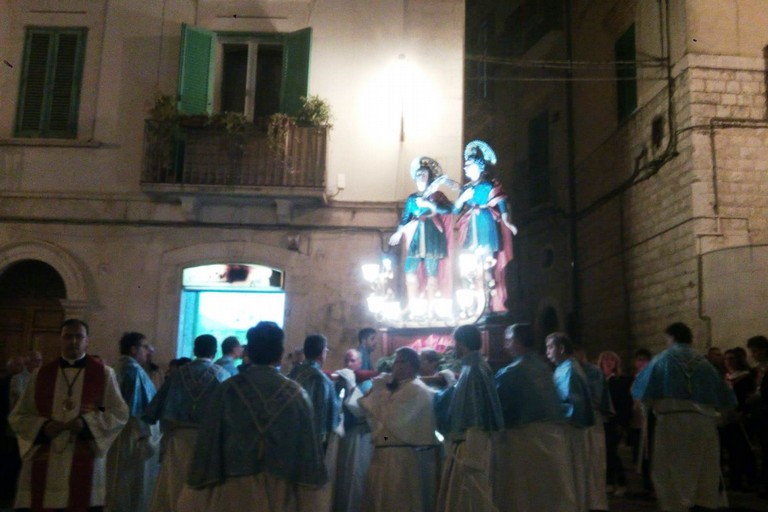 I Santi Medici in processione
