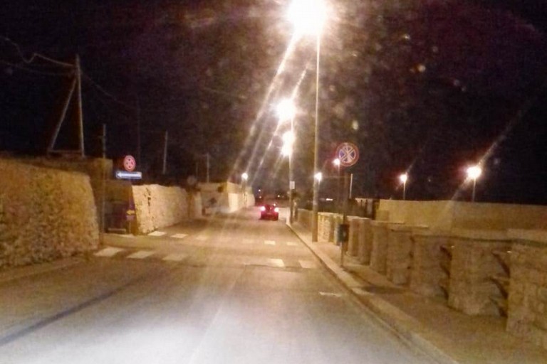 Accesi i lampioni a Ponente