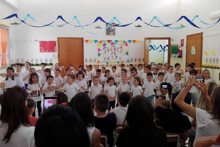 I bimbi impegnati nel loro progetto finale