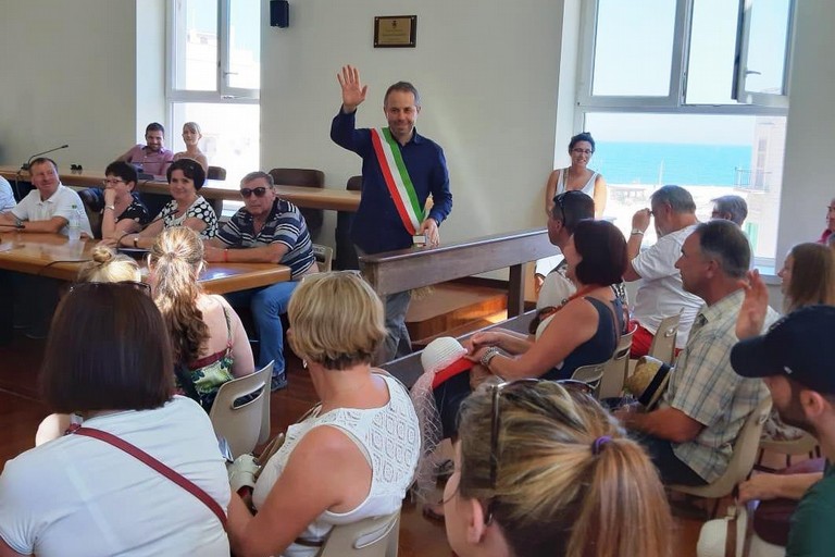 Il Sindaco riceve i turisti. <span>Foto Marilisa Sisto</span>