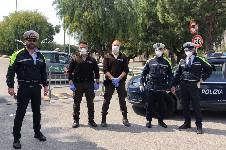 Il posto di blocco della Polizia Locale
