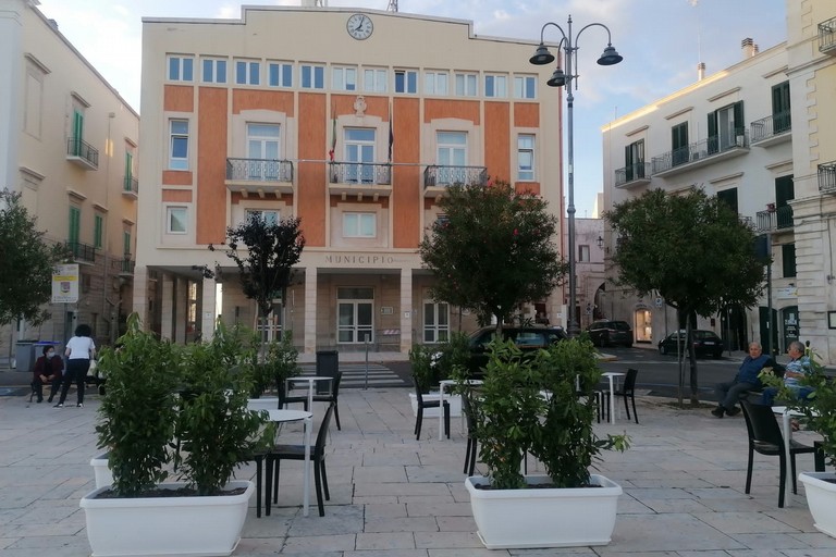 I dehors in piazza. <span>Foto Giuseppe Dalbis</span>
