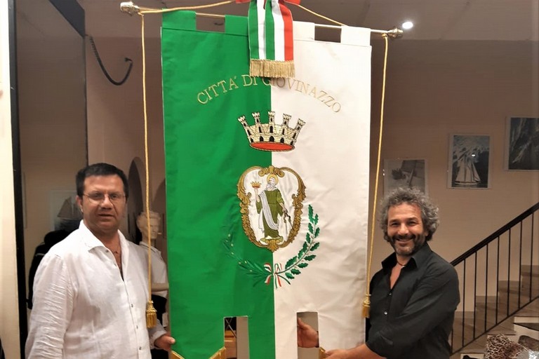 Arbore ritira il nuovo gonfalone