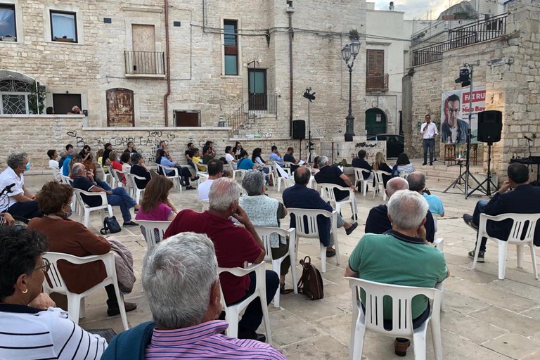 Nico Bavaro in piazza San Salvatore