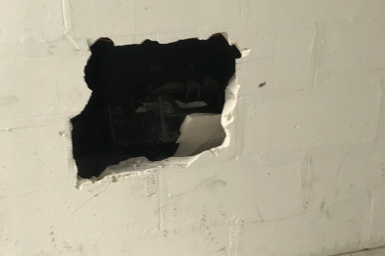 Il buco nel muro scoperto nell'Eurospar