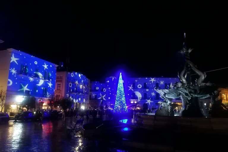 Piazza Vittorio Emanuele II per Natale 2021. <span>Foto Giuseppe Dalbis</span>