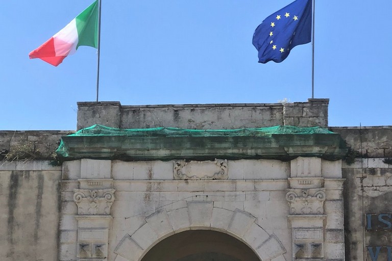 Bandiere sull'IVE