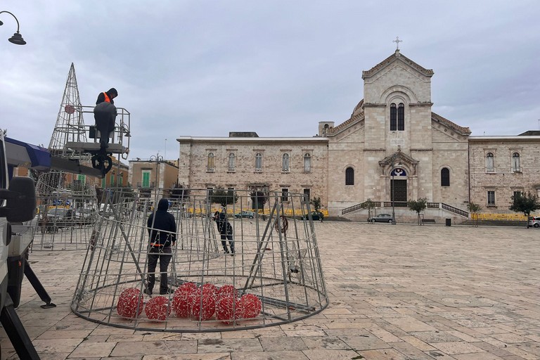 Allestimento albero di Natale