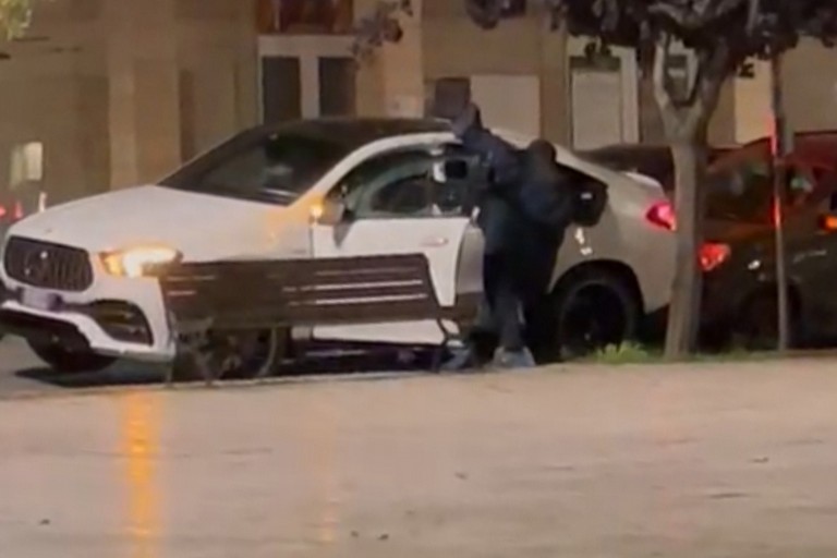 Il furto della Mercedes GLE a Giovinazzo