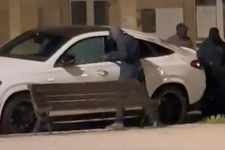 Il furto della Mercedes GLE a Giovinazzo