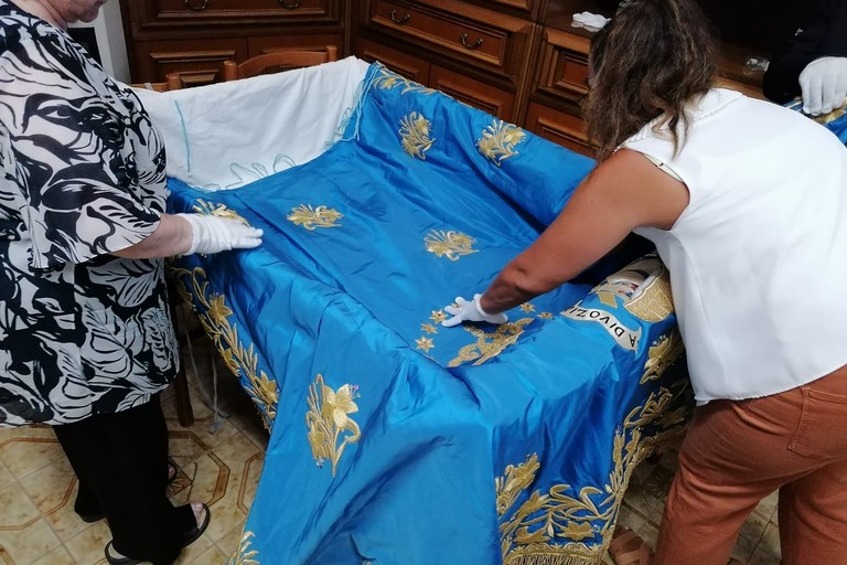 Reposizione Manto della Madonna. <span>Foto Giuseppe Dalbis</span>