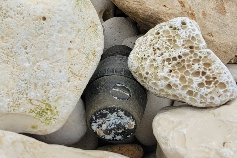 L'ordigno bellico rinvenuto sulla spiaggia di Giovinazzo