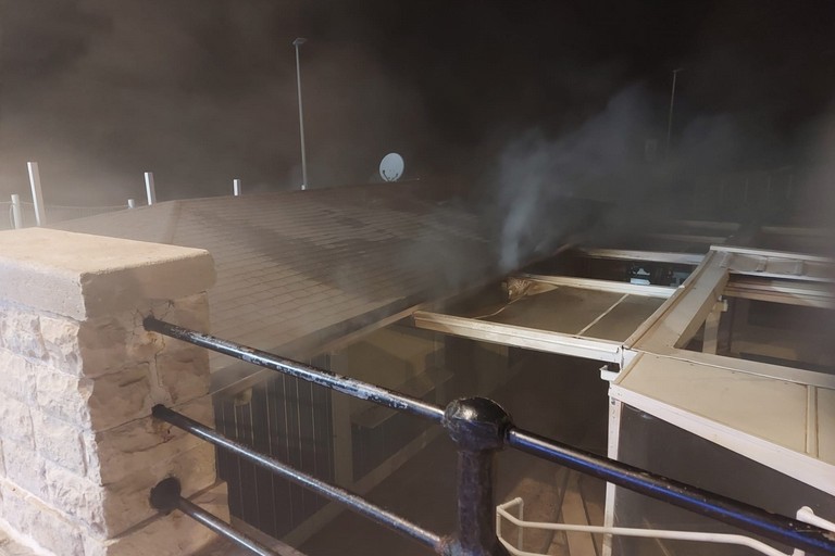 L'incendio avvenuto sul lungomare di Ponente