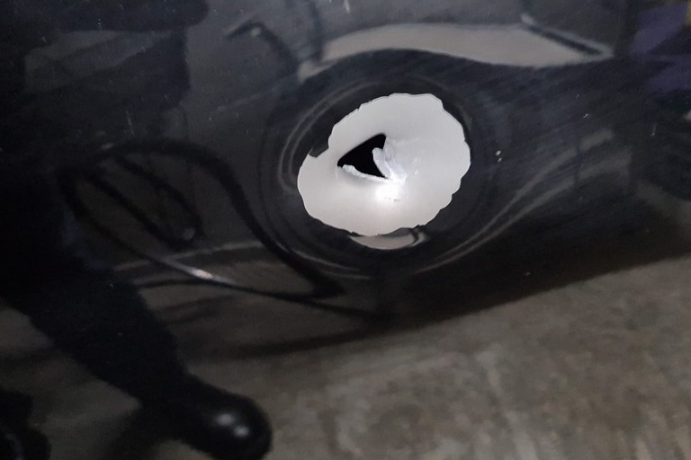 Il danno all'auto del comandante della Polizia Locale