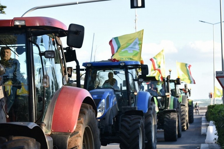 Coldiretti in piazza coi trattori. <span>Foto Coldiretti Puglia </span>