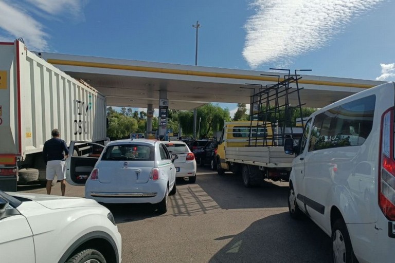 Code rifornimento carburante. <span>Foto Nicola Miccione</span>
