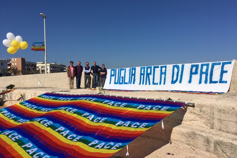 L'Osservatorio con il bandierone della Pace