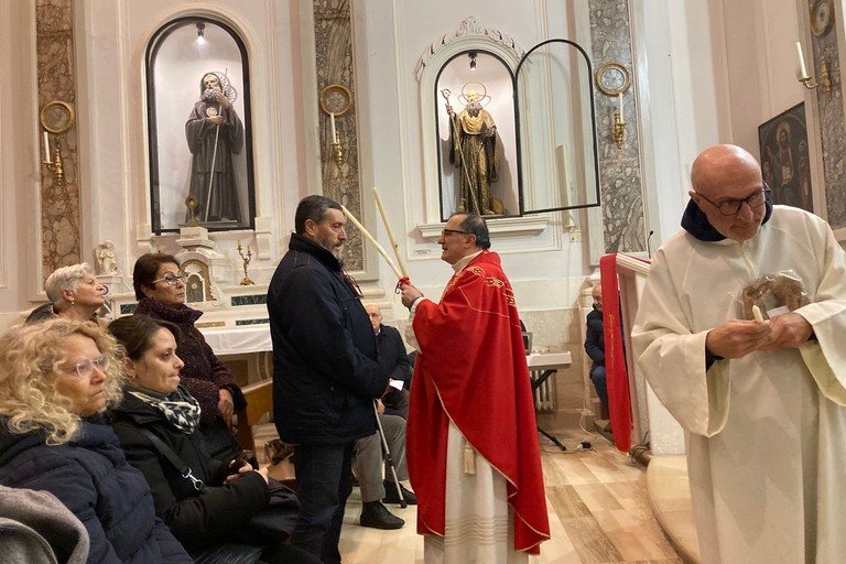San Biagio - benedizione della gola. <span>Foto Marzia Morva</span>