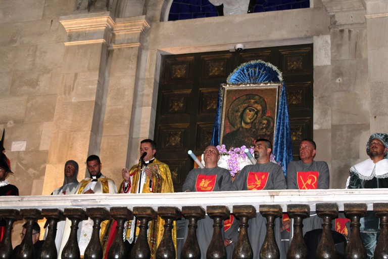 La benedizione di don Pietro Rubini. <span>Foto Gianluca Battista</span>
