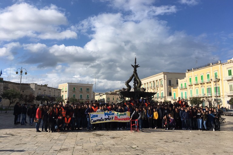 Gli studenti in piazza