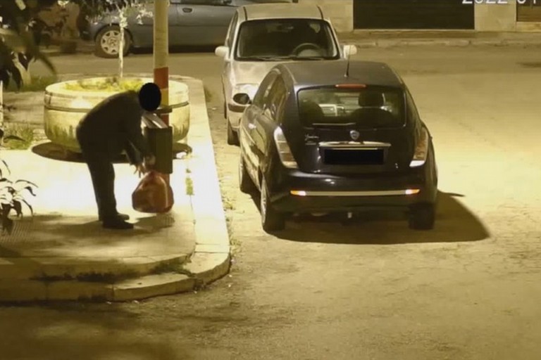 Le fototrappole incastrano gli incivili: multe fino a 500 euro
