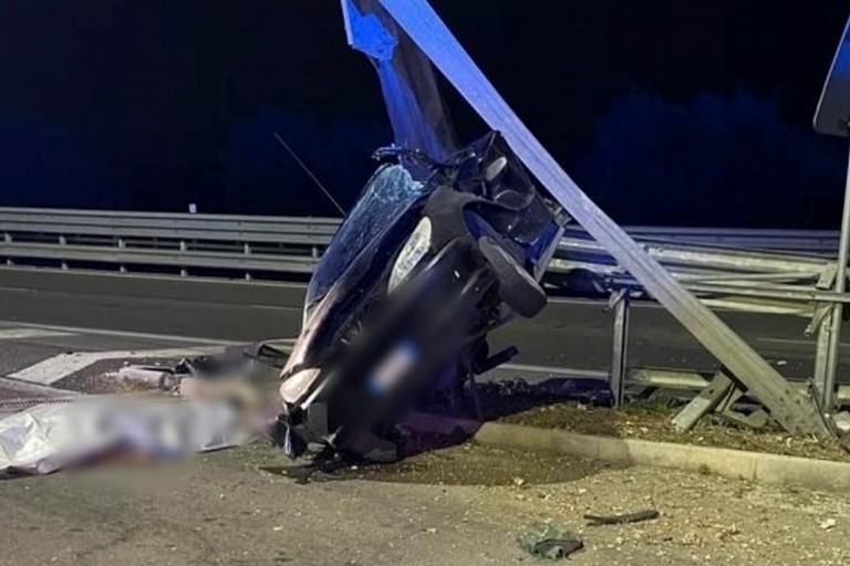 L'incidente stradale avvenuto sulla strada statale 16 bis