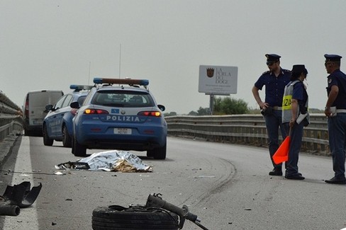 L'incidente lungo la strada statale 16 bis