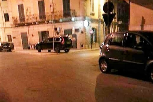 Parcheggio selvaggio in via Bitonto