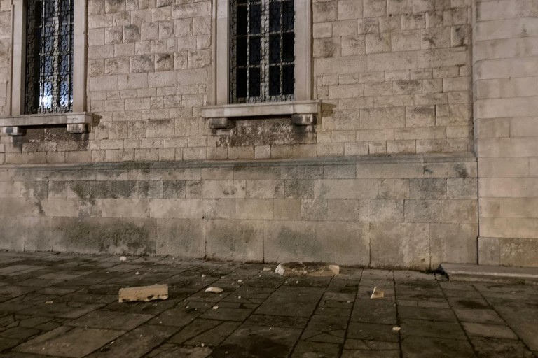 I calcinacci caduti dall'istituto Vittorio Emanuele II