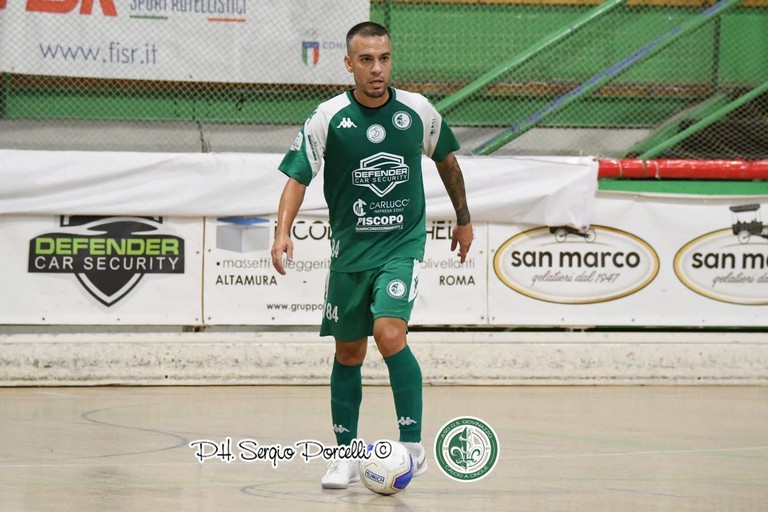 Divanei Menino