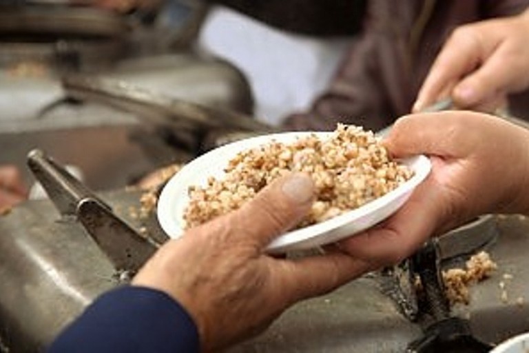 Trenta pasti per persone in difficoltà