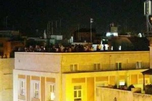 Il Municipio insolitamente popolato