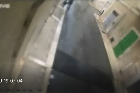 Abbandonati rifiuti in via Bassi