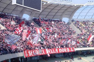 La curva Nord di Bari. <span>Foto Gianluca Battista</span>